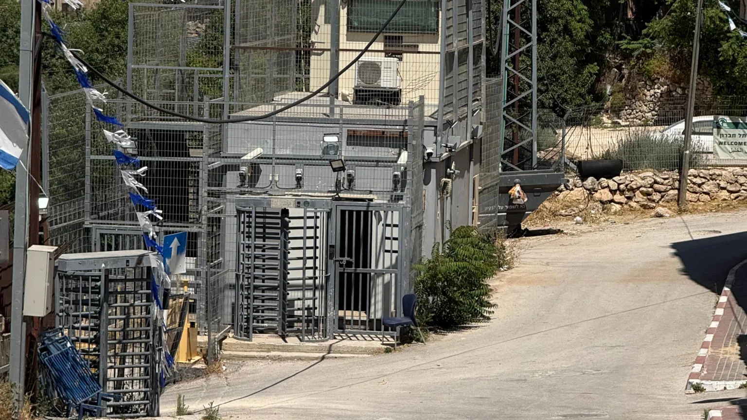 Checkpoint approach in Tel Rumeida where the family's vehicle was fired upon while returning home from Bethlehem.