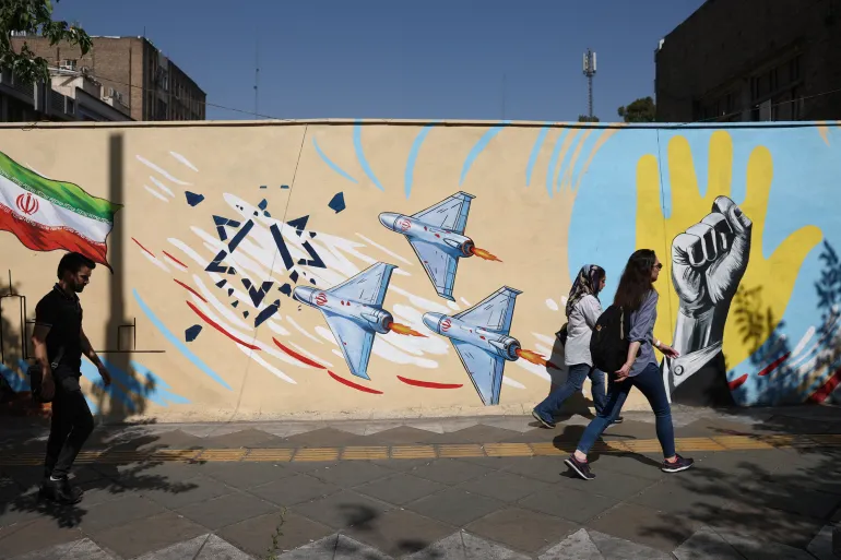 Anti-Israeli mural visible in Tehran streets as Iran denies finalizing ceasefire agreement with U.S.