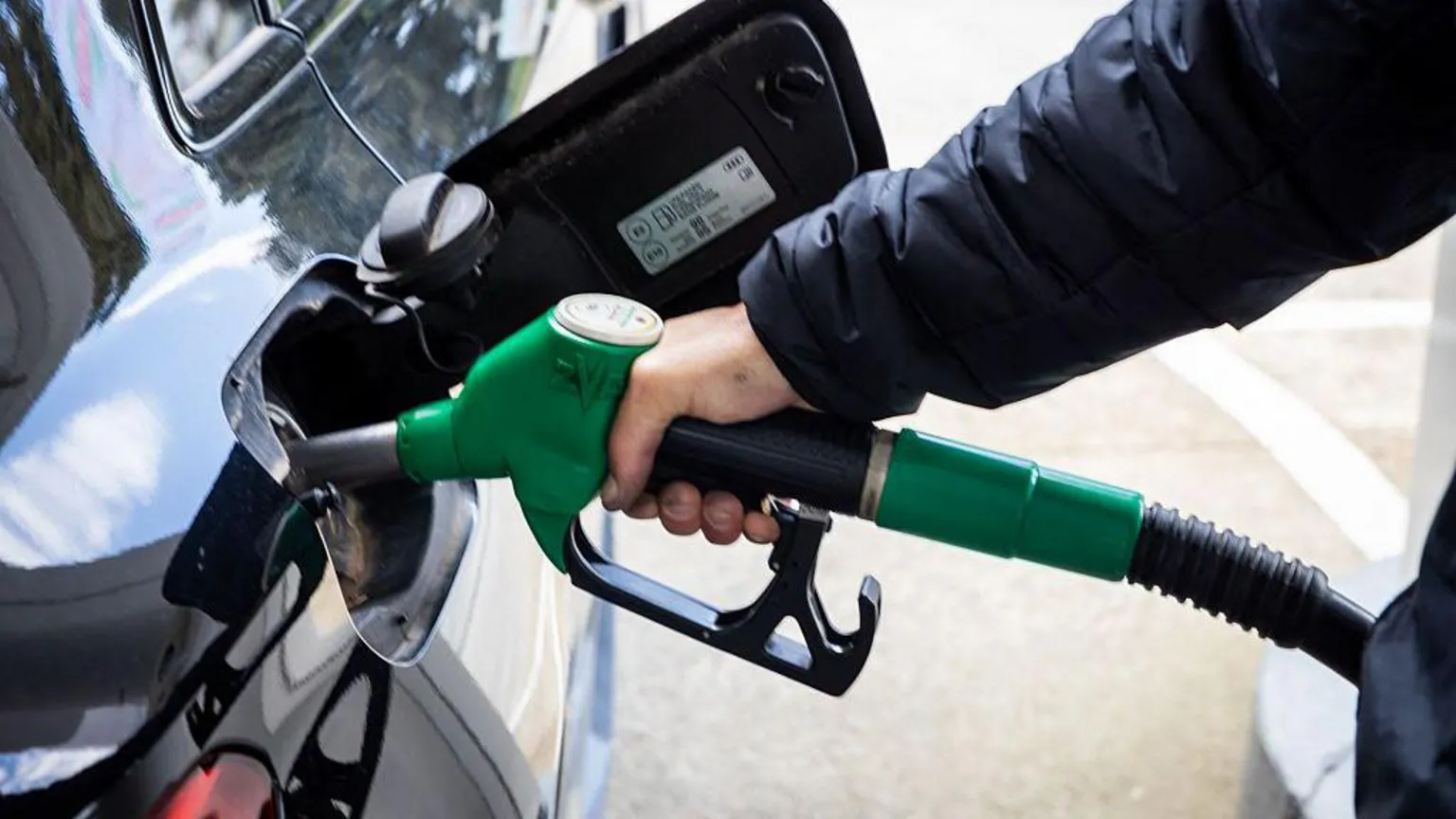 Fuel prices fluctuate as markets react to delayed U.S. military strikes on Iranian energy infrastructure.