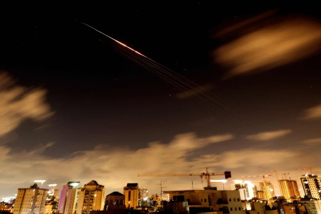 Rocket trails are seen in the sky amid a fresh barrage of Iranian missile attacks above the Israeli coastal city of Netanya. Photo: AFP
