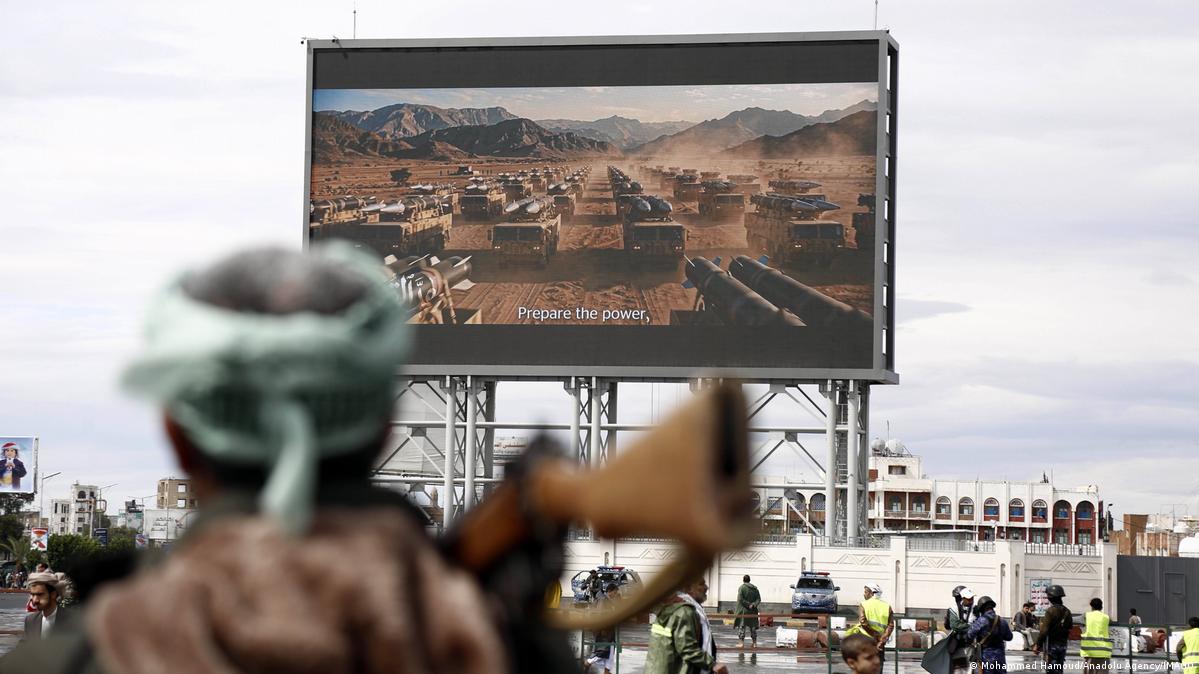 In the past, the Houthis have repeatedly attacked merchant ships with missiles in the Red Sea and the Gulf of AdenImage: Mohammed Hamoud/Anadolu Agency/IMAGO