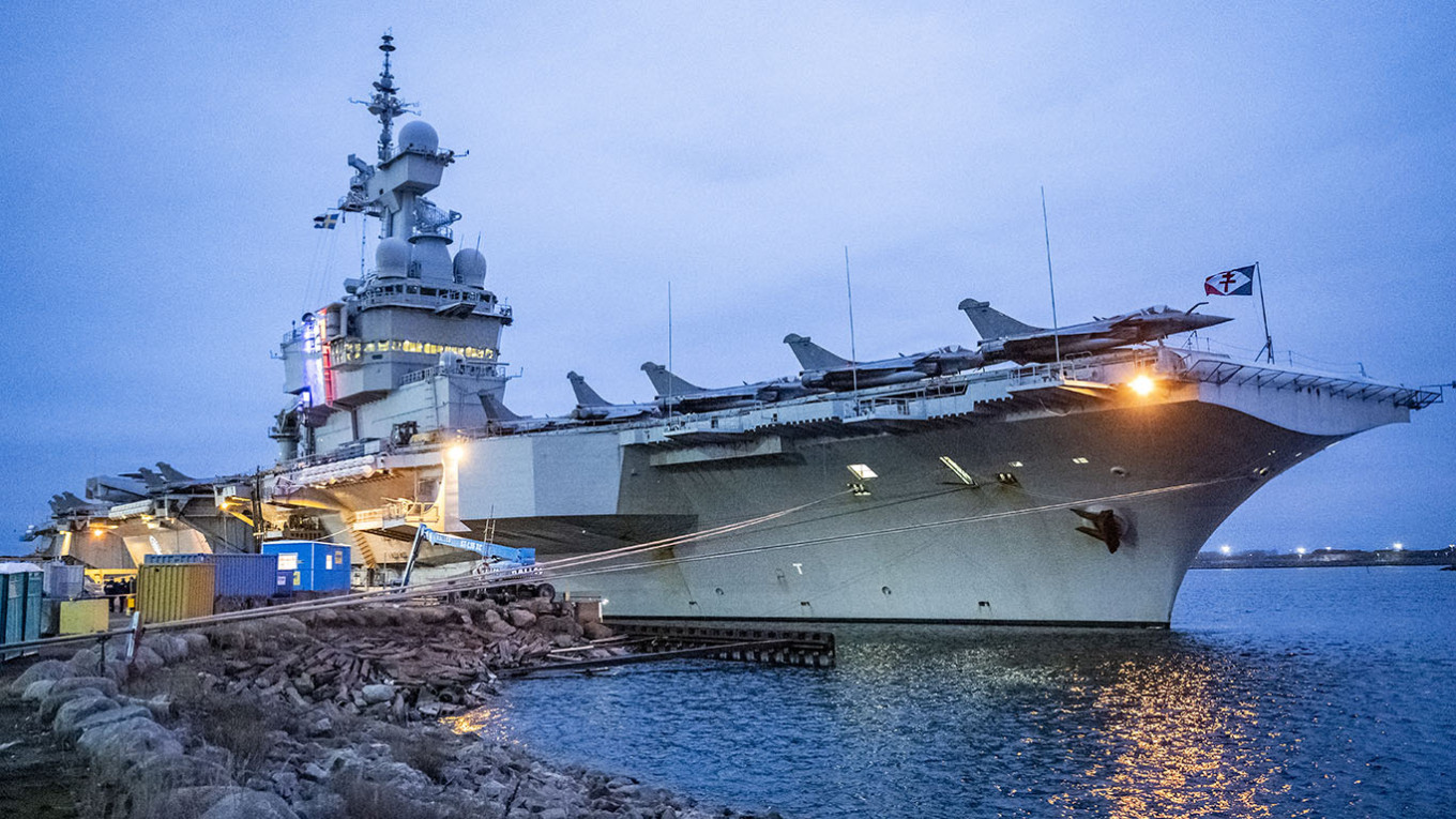 The French Charles de Gaulle aircraft carrier in Malmo.Johan Nilsson / EPA / TASS