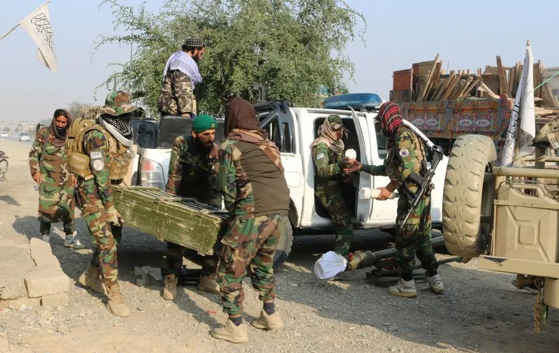 Taliban soldiers carry a box containing weapons, following exchanges of fire between Pakistan and Afghanistan forces, near Torkham border in Afghanistan, February 27, 2026. REUTERS/Stringer