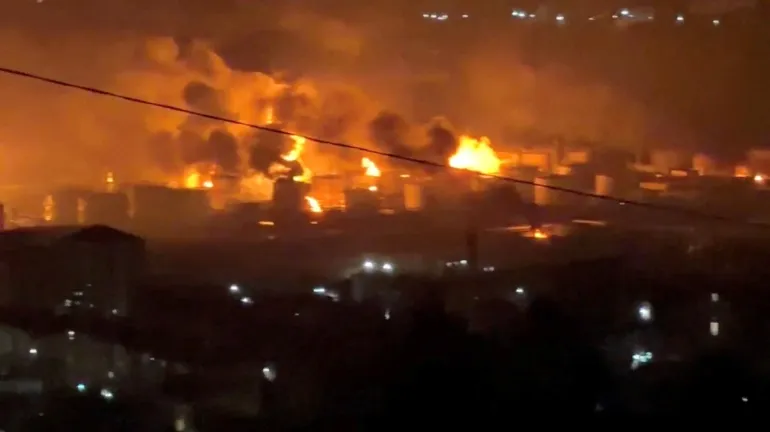Fire and smoke billow from Tuapse oil refinery after Ukrainian drone attack, April 2026.